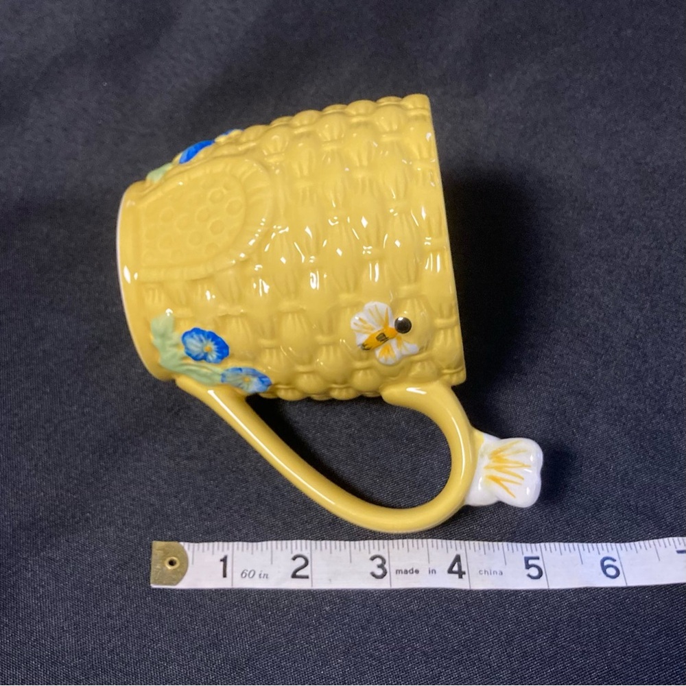 ⭐️ Vintage Bumblebee Nest Wicker Honey Comb 16 oz Ceramic Mug - Picture 12 of 14